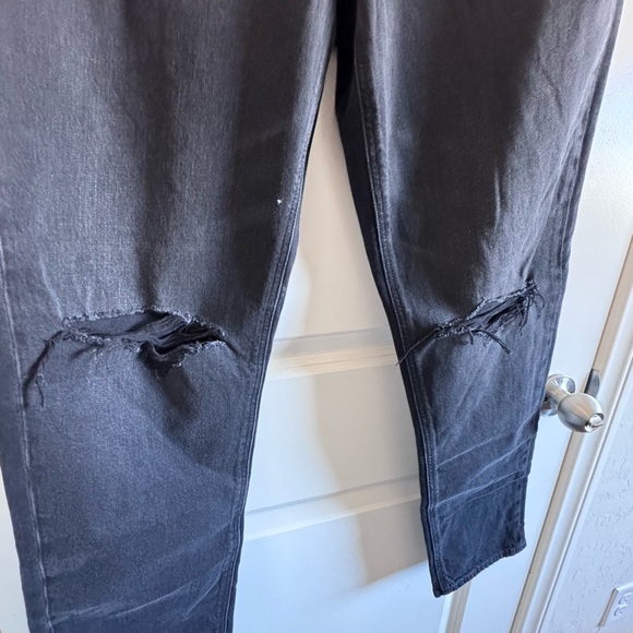 NWT American Eagle Black Mom Jeans - Picture 3 of 8